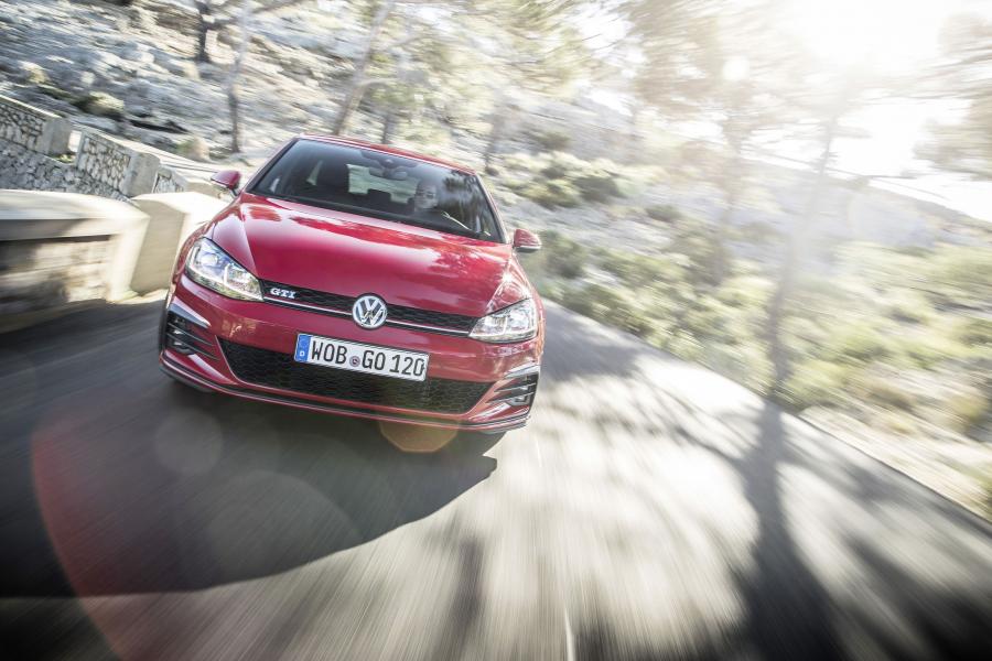  Volkswagen Golf GTI 5-Door 2017 года  (WW) (фото 5 из 19)